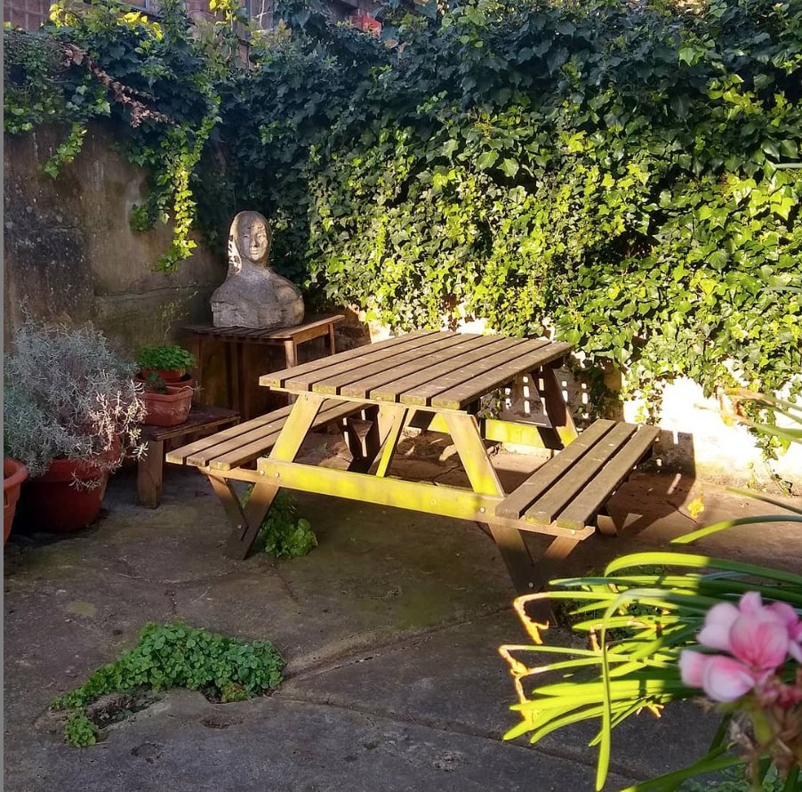 CressidaBell's tweet photo. I haven't Spring cleaned the studio yet but the yard/garden is spick and span. I couldn't resist a bit of gardening on this lovely afternoon. #studiogarden #urbangardens #afternoonlight #spring #quentinbellsculpture #isolationgardening #artiststudios #bloomsburys #quentinbell https://t.co/X6HCF68IUQ