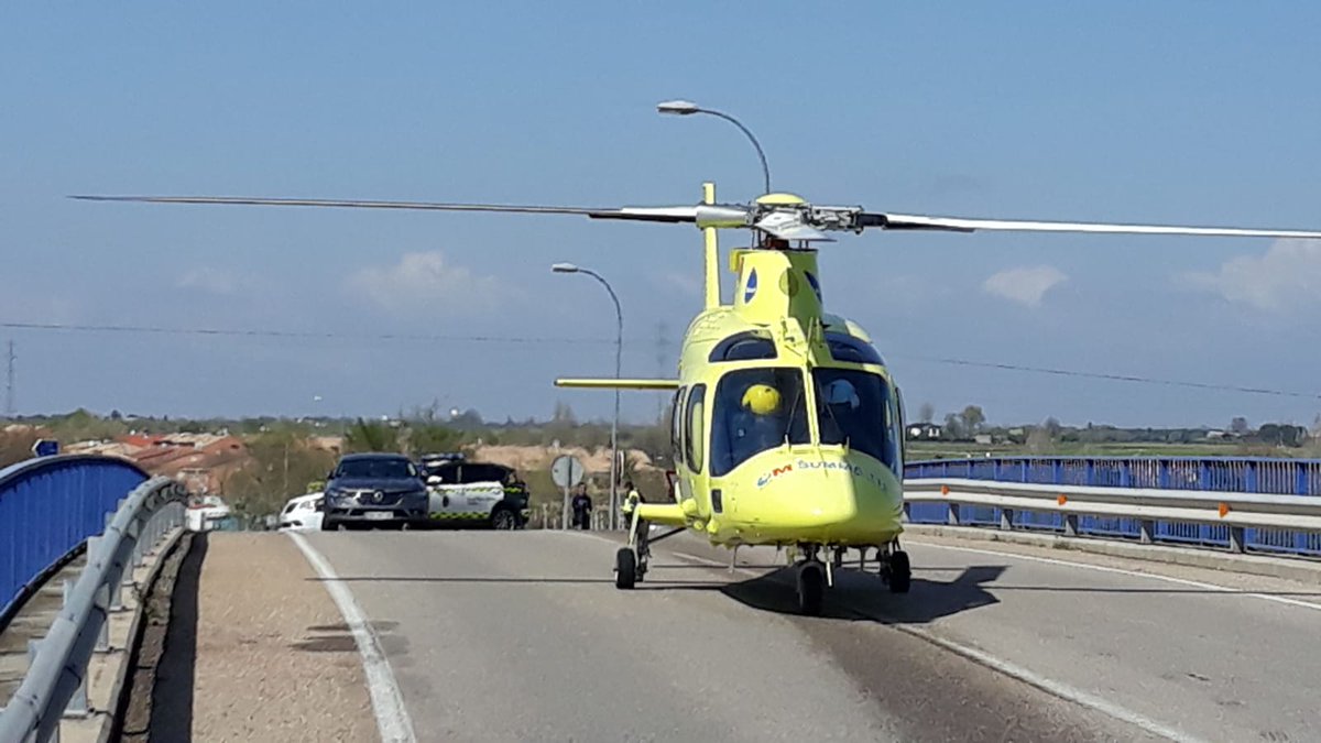 Un fuerte abrazo y nuestro deseo de pronta recuperación a Manuel, guardia civil de #Tráfico de #Madrid atropellado hoy en la A-42 en un control dispuesto para comprobar el cumplimiento de las medidas del #EstadoDeAlarma
Los cuatro ocupantes del vehículo han sido detenidos