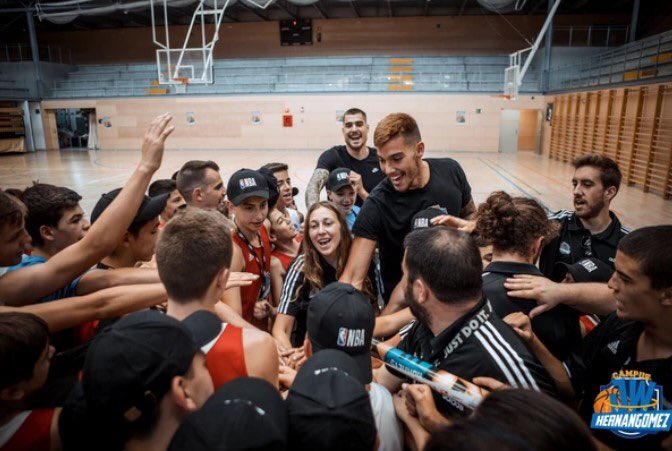 Si seguimos las recomendaciones de las instituciones sanitarias pronto volveremos a disfrutar de tan buenos momentos! 🙌
.
.
#Baloncesto #Basket #ffg #wh9 #cblasrozas #Campushernangomez #Verano2020 #LasRozas #yomequedoencasa #todosaldrabien