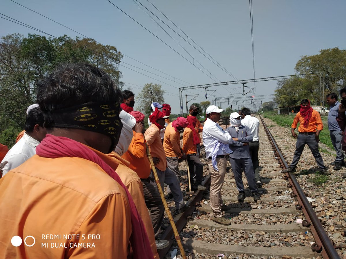 BCSharmaURMU's tweet photo. @PiyushGoyalOffc sir please give clear instructions to administration for all categories particular trackman and for running staff their breathe anilaiser test plz exempt these kind of things and most importantly administration didn't give mask and senitizer to any employees https://t.co/afxUt4hx7U