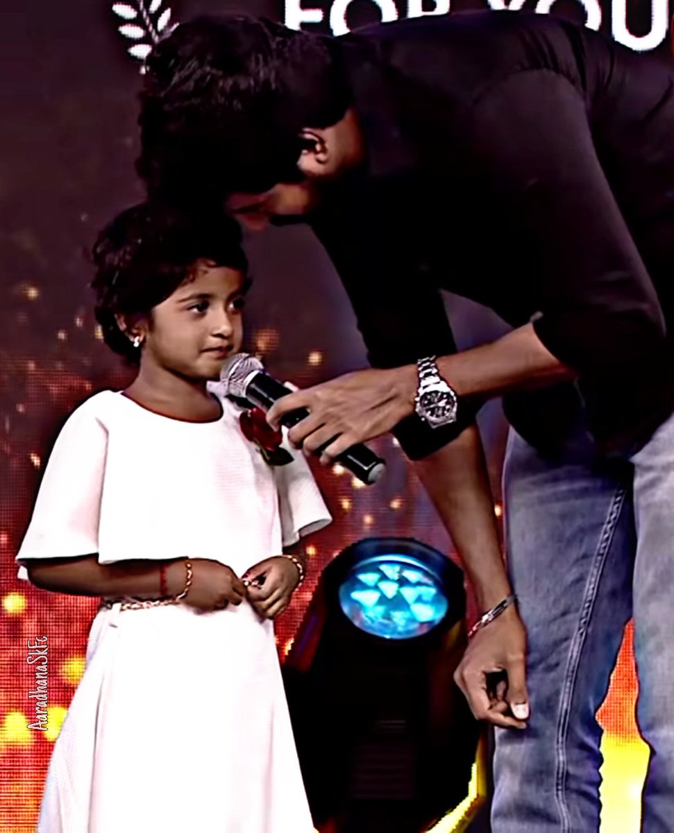 AaradhanaskFc's tweet photo. #VaayadiPethaPulla lyric video from #Kanaa ft. our #Prince @Siva_Kartikeyan anna &amp; #AaradhanaSK papa hits 1M likes 🥳🎊🎉

#1MLikesForVayaadiPethaPulla

🎶 @dhibuofficial 
#VaikkomVijaylakshmi @gkblyrics @Arunrajakamaraj @SKProdOffl @SonyMusicSouth @AllIndiaSKFC https://t.co/thOxQvT41w