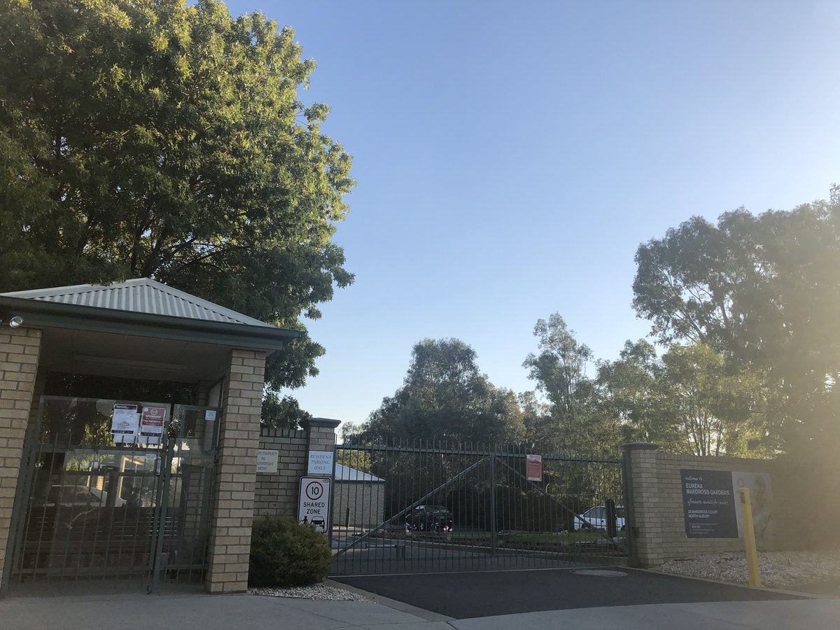 CzeleneV's tweet image. Stories from self-isolation: I live next to a retirement village and at this time of day with this type of weather, there would be elderly men and women walking around my neighbourhood and the carpark would normally be full. Please stay safe 
#utsjournalism