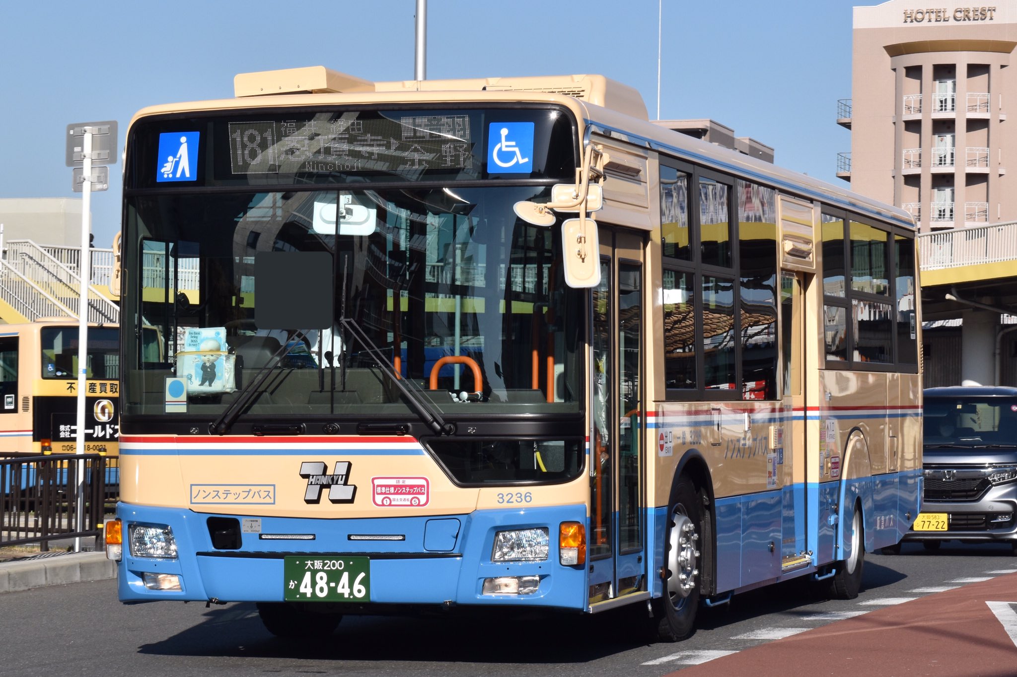 北大阪 阪急バス豊能営業所に初のmp38が導入されました 年式 豊3236 2kg Mp38fk 大阪0か48 46 車内は豊能らしさが残っており 山線仕様の二人掛けの多い座席配置になっています Jr茨木にて 阪急バス T Co 1meewztrab