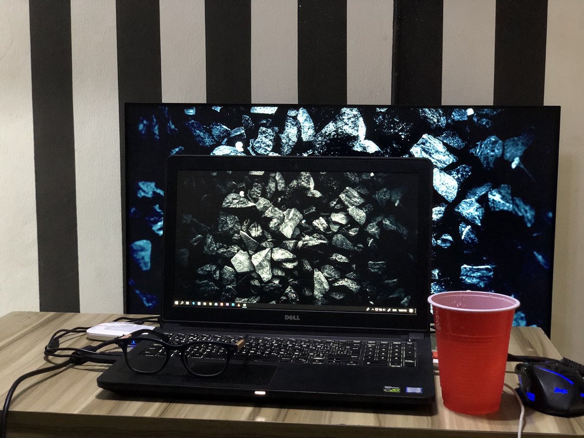 samomidiji's tweet image. #StaHome
#WorkFromHomeChallenge
#WorkStationChallenge