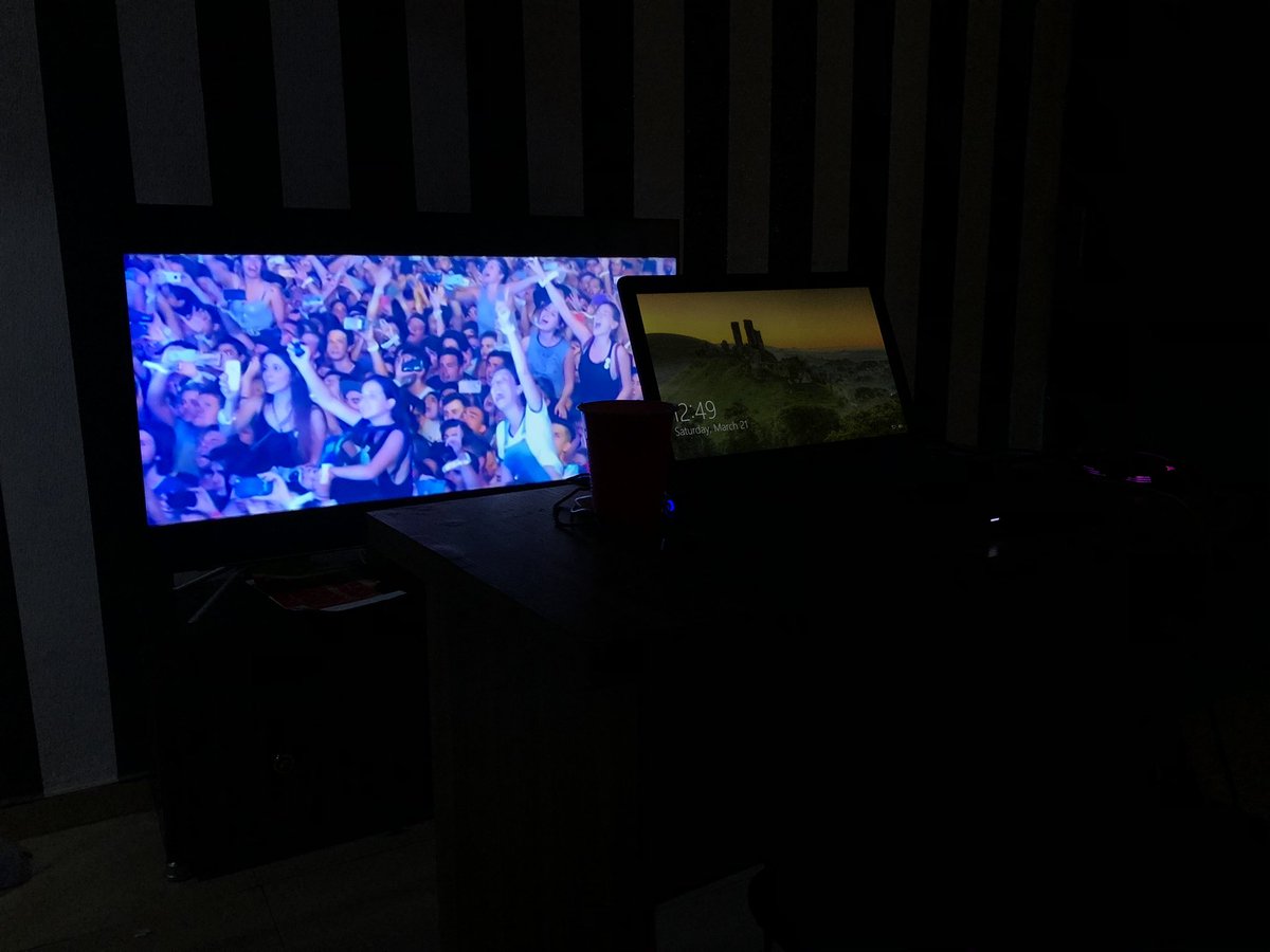 samomidiji's tweet image. #StaHome
#WorkFromHomeChallenge
#WorkStationChallenge