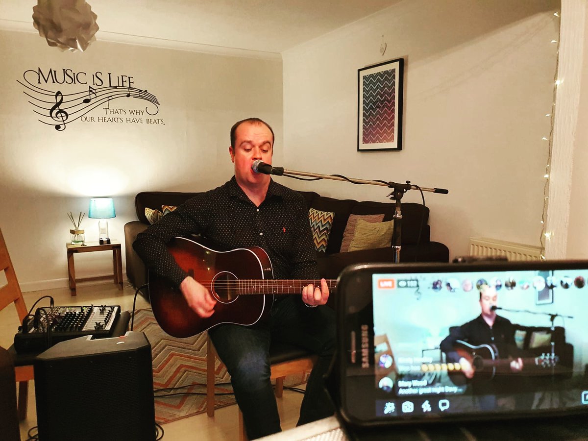 Action shot from last night's brilliant Lockdown Gig 📽🎸🎤📺💻

Join me again at 7pm tonight at facebook.com/thelockdowngig…

#CoronavirusLockdown #Covid19Out #COVID2019 #StayAtHomeOrder #coronavirus #lockdowngigs