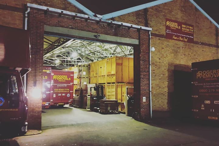 RogersRemovals's tweet photo. Feeling overwhelmed by all the storage options available? At Rogers Removals, we make #storage in #London simple and hassle-free.
Call our team on 020 8368 7779 to find out how we can help.
#storagefacilities #warehouse #containerisedstorage https://t.co/XW00rebI80
