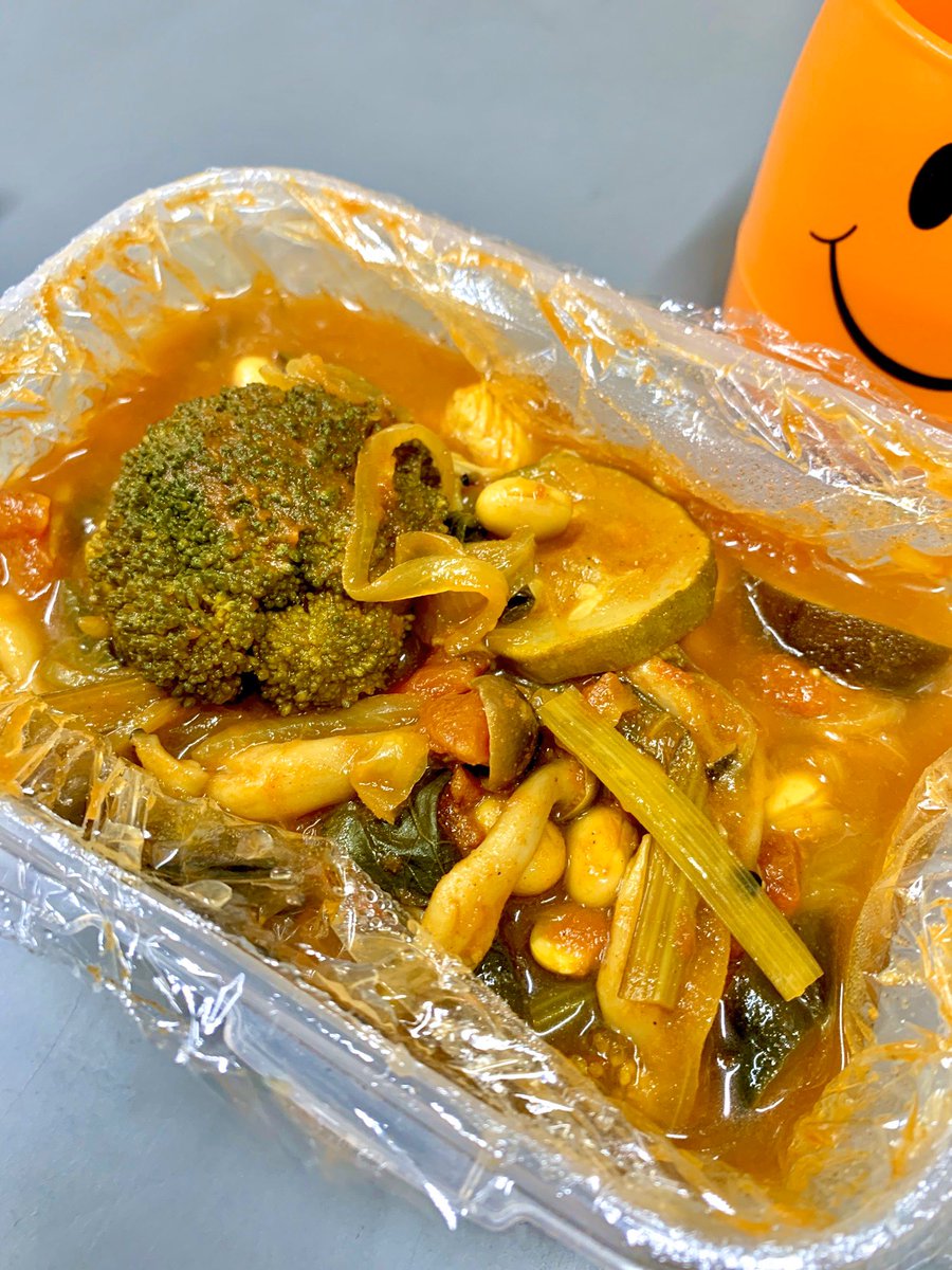 ট ইট র いこのダイエット 晩ご飯 具だくさんのスープカレー トマト とコンソメベースのスープに S Bのカレー粉を入れて作りました 酸味のあるまろやかなカレーに仕上がりました いこのダイエット ダイエット カレー スープカレー レッチャ