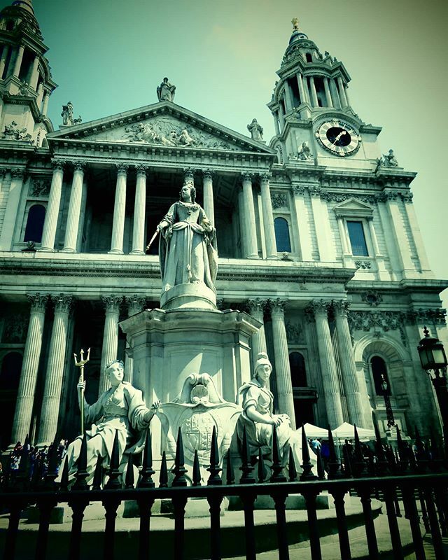 #lo_keeplondonsafe #london_only #london #stpauls #london🇬🇧 #londondisclosure #londondecanted #london4all #londonenthusiast #its_so_london #prettycitylondon #ukpics #uk #ukpotd #total_united_kingdom #photosofbritain #britain #brilliantbritain #britishsnap… ift.tt/39d4Otn