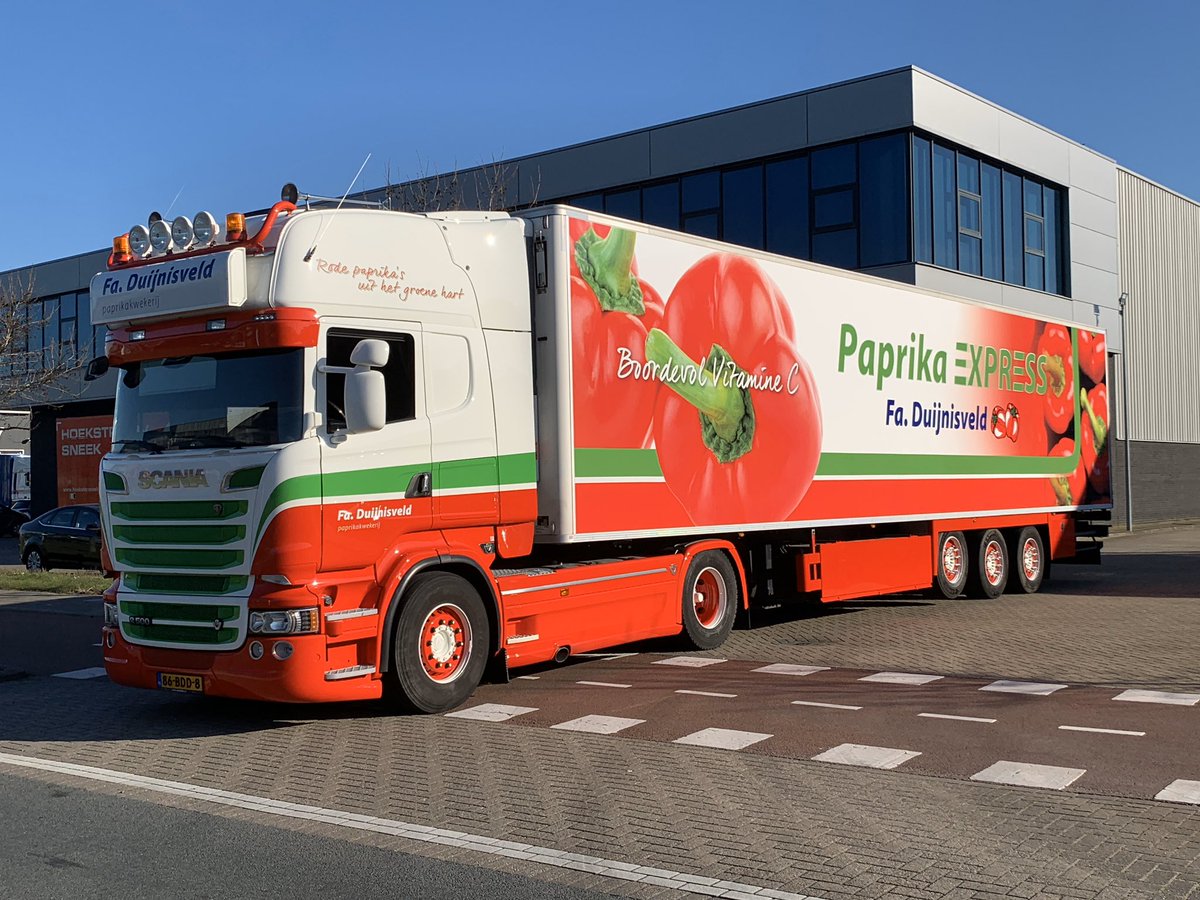 tiptopreclame's tweet photo. Whoot whoooot! Iets positiefs in deze moeilijke tijden voor de tuinbouw.. De #paprika #express van #faduijnisveld hits the road! #boordevol vitamine C.
#rodepaprika uit #hetgroenehart #truckwrap #proud https://t.co/kK6NFA3WgC