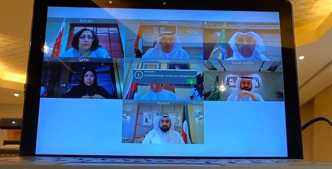 من يصدق هذا ان هذه الاجتماعات كانت تحتاج
فنادق
طائرات خاصة
ورود هولندا
قاعات فارهه
اخر شيء رجعنا للبساطة ودون تكلف اسرع واجدى

#خليك_بالبيت