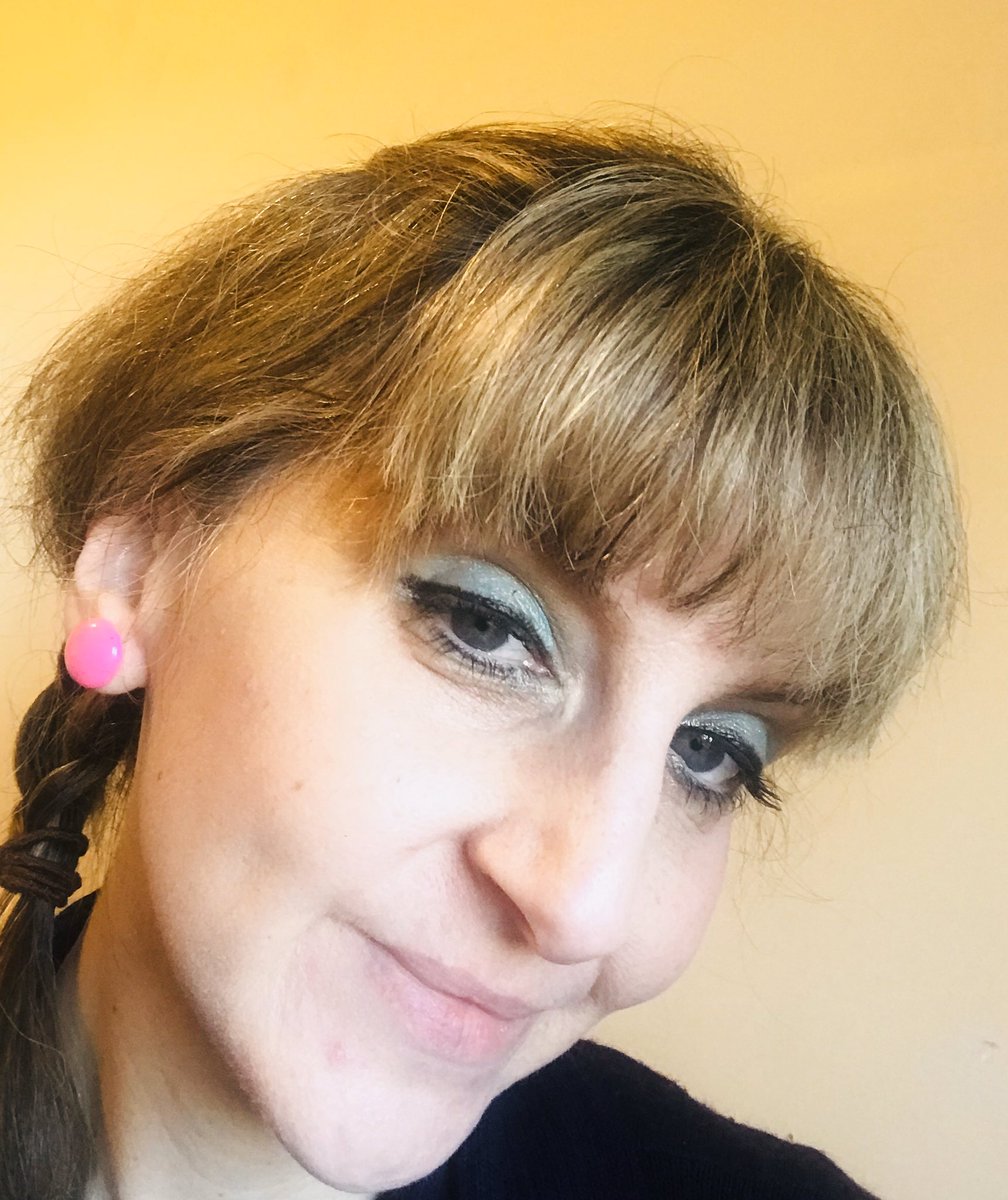 comedyloulou's tweet photo. Made my face up today. Turquoise eye shadow...Coz why not? From a pallet called CUTE OR WHAT/WIDE DOEY EYES #eyeshadow #makeup #isolation #tryingmakeup #turquoise #quirky #ivegottime #wednesday https://t.co/lTbcpu3Vrq