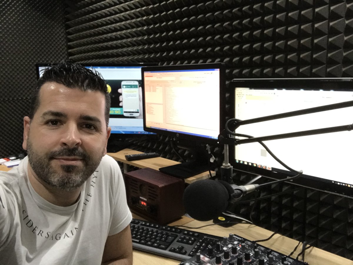 mdtradio's tweet photo. 🔈 ¡Buenos días! Nuestros locutores @VicenteBuitron, @Jonatanlopezdj, @PLATEROMDT y @DjJoelMunoz preparados en sus estudios en casa, te van a acompañar durante toda la mañana con lo mejor de sus maletas de éxitos 🔛 #TodosEnCasaDeMDTradio https://t.co/VwINujTXF2 https://t.co/JHSWgtOz03