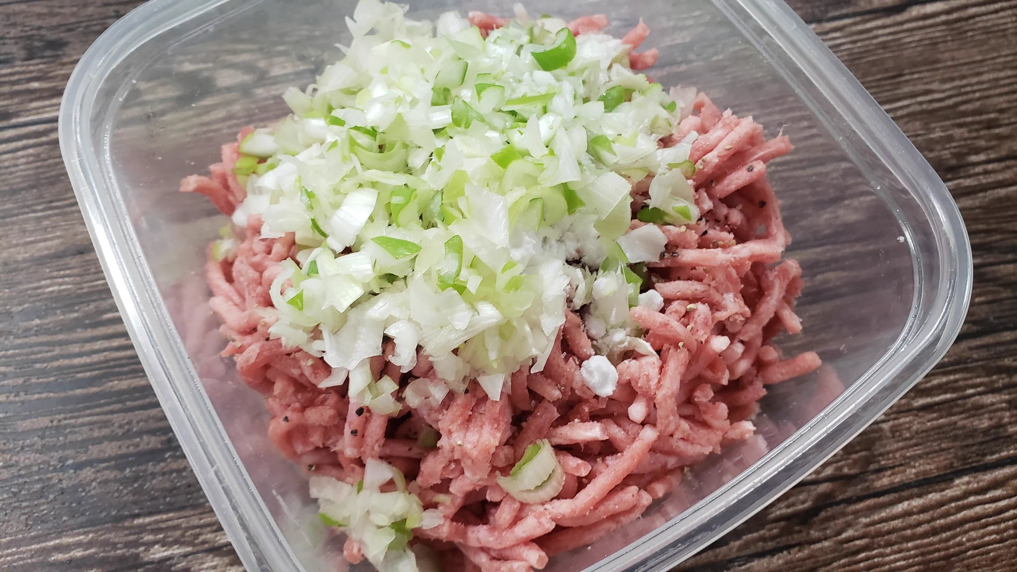 焼く必要なし！電子レンジで作れる絶品料理「レンジ豚つくね」の作り方！