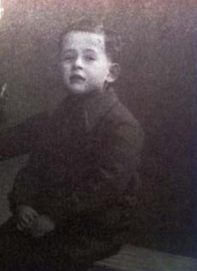 25 March 1936 | Rene Tyk, a French Jewish boy was born in #Paris. On 19 August 1942 he was deported from #Drancy to #Auschwitz in a transport of 1,000 people. He was murdered at Auschwitz right after arrival on 21 August 1942. He was 6 years old.