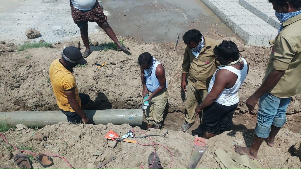 pebbair's tweet image. They Uneducated, but dedicated on there work 🙏
Thanks to to the #Pebbair Municipal staff, who r sharing the work without even caring of there health, family &amp;amp; the festive.
#Covid19 #Corona
#Lockdown21 
#StayHomeStaySafe 
@KTRTRS
@cdmatelangana 
@Collector_WNP 
@SingireddyTRS