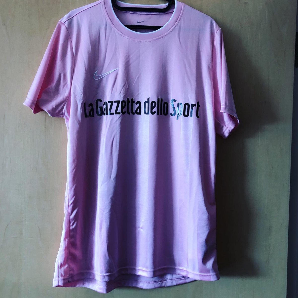 Football Italia Novelty Kit @FootballCreatioFootball fans in the UK have been reminiscing about cult show  #FootballItalia.This shirt - pink as the  #GazzettaDelloSport that  @acjimbo always read on the show - is my way of manifesting my nostalgia for a period I never lived