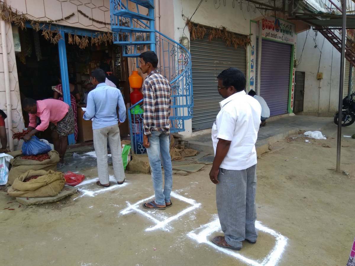 pebbair's tweet image. They Uneducated, but dedicated on there work 🙏
Thanks to to the #Pebbair Municipal staff, who r sharing the work without even caring of there health, family &amp;amp; the festive.
#Covid19 #Corona
#Lockdown21 
#StayHomeStaySafe 
@KTRTRS
@cdmatelangana 
@Collector_WNP 
@SingireddyTRS