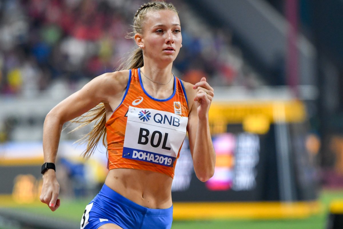 TopatletiekLive's tweet photo. Femke Bol (20): „Ik baal ontzettend, want ik had me enorm op de Spelen verheugd. Maar ik kan uit deze beslissing ook iets positiefs halen. Ik ben nog jong en kan nog groeien. Daarom zal ik in 2021 waarschijnlijk op een hoger niveau presteren dan dit jaar.” #Telesport
📸 EvL https://t.co/0IOVqEW4wA