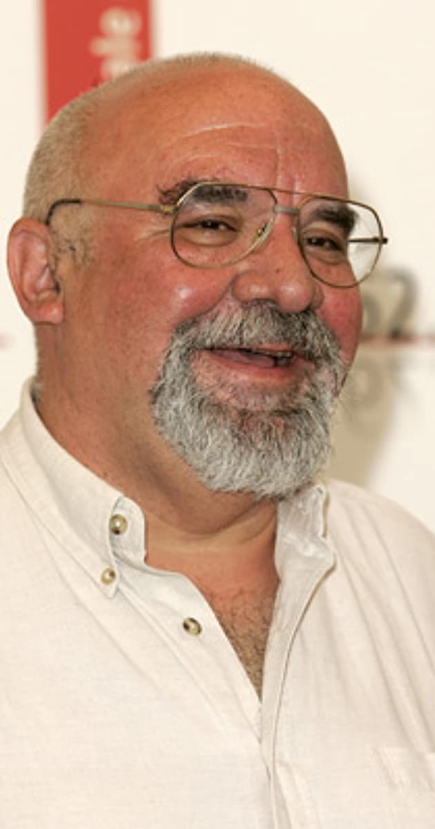 Absolutely devastated at the news that Stuart Gordon has passed away . 

An absolute legend and a beautiful human being. 

One of the most influential horror directors, writers and producers.

#Reanimator #FromBeyond #RIPStuartGordon #HorrorFamily