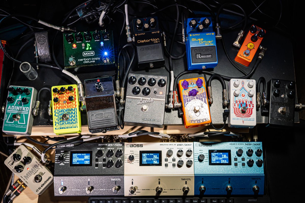 junya_koketsu's tweet photo. 現在の機材セッティング
#Catalinbread #Antichthon #KarmaSutureSilicon #Octapussy #CSIDMAN #Adineko
#EffectsBakery #BagelOverDrive
#BOSS #BD2W #DS1 #MD500 #DD500 #RV500
#Tech21 #Sansamp #Leeds
#ISP #DECIMATORII
#MXR #CarbonCopyDeluxe
#TCElectronic #MimiqDoubler
📷#α7III https://t.co/p0E21jmAgN