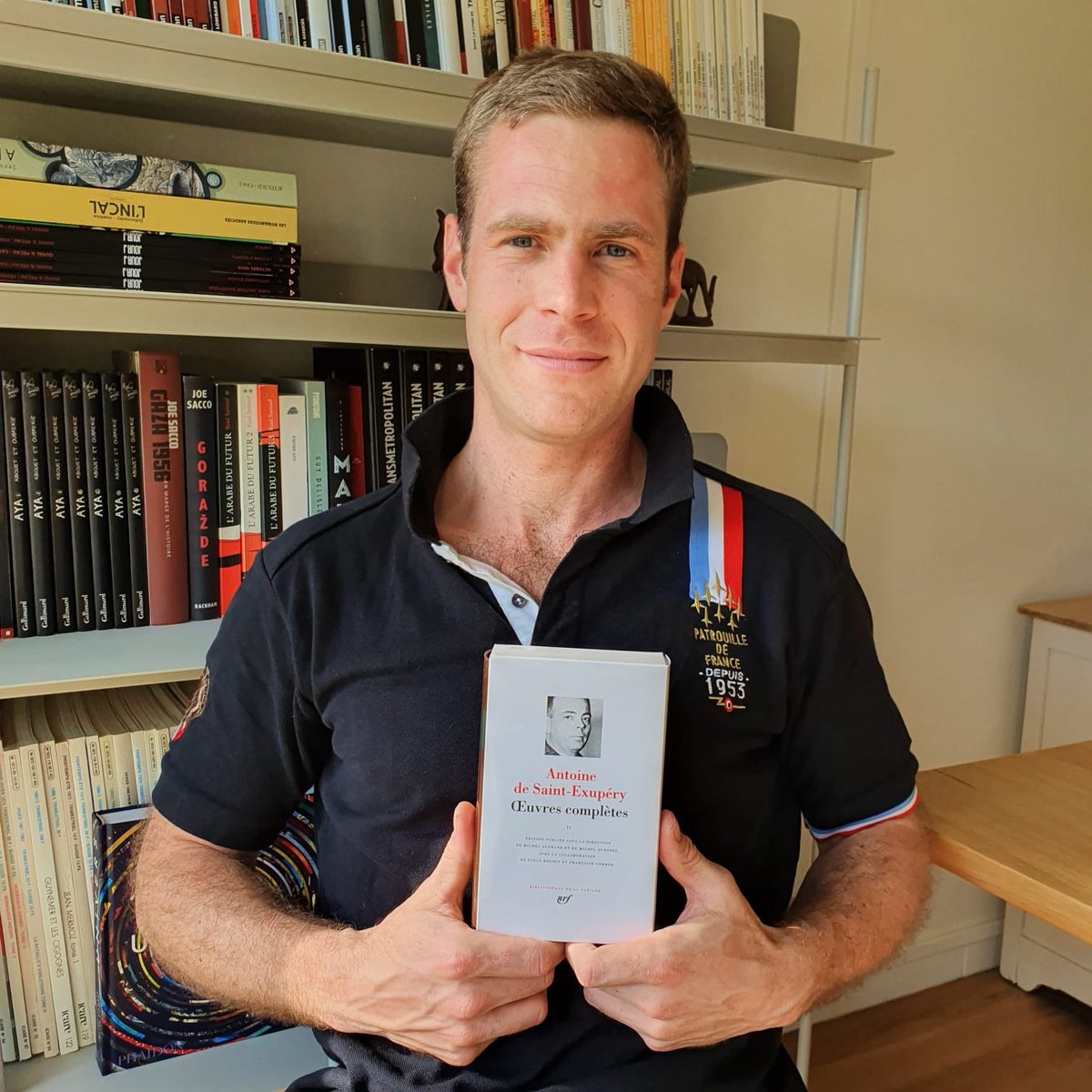 Un jour, un livre, pour s’évader depuis chez soi. Embarquons avec le leader :
✍️ ANTOINE DE SAINT EXUPERY, Œuvres complètes : «Je recommande les romans de Saint-Exupery (l'Aviateur, Courrier Sud, Vol de nuit, Terre des hommes...) dont nous fêtons le 120e anniversaire cette année.