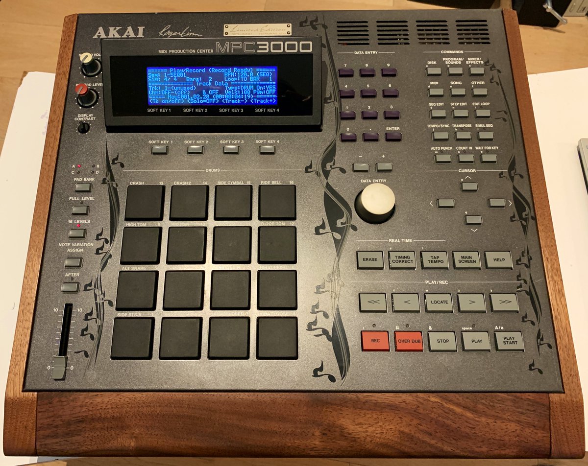 junnoske_suite's tweet photo. AKAI ProにフォローされたのでMy MPC!
#AKAI #MPC #GHOSTINMPC #MPC3000 https://t.co/S2Ji0sFTse