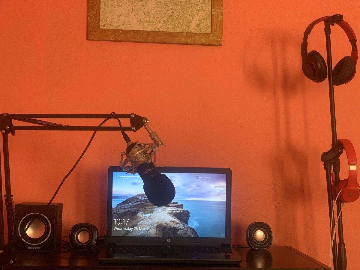 Captain_JX_tra's tweet photo. Two weeks ago my good studio speaker and mixer stopped working at thesame time, I wanted to quit music but I said yo myself #GiveUp_No_Join 
So I decided to fix my old studio equipment and let’s see if I can drop a hit from this 👇🏼👇🏼

#CaptainJXtra #LilRawlins #TheMacfacc https://t.co/UoV1AOrHoL