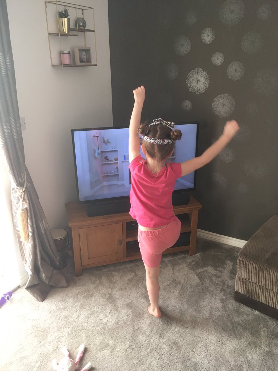 gavmell's tweet photo. PE DONE @ShotleyBPrimary @MissHun12148243 @thebodycoach https://t.co/9g9YXp36Se