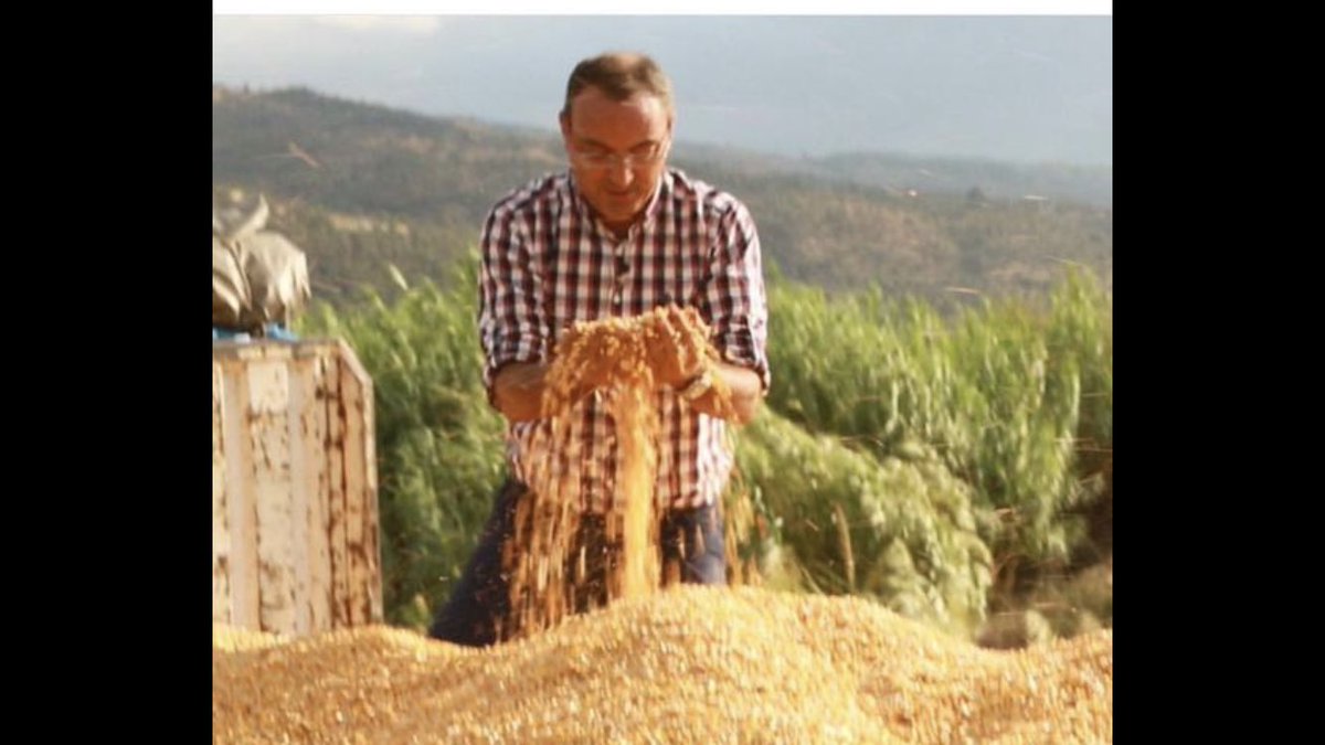 Türkiye’ye sözüm olsun. Küresel sistemin güçlü şirketleriyle yok ettiği yerel tohumlarımızı yeniden baştacımız yapmak için içimdeki bütün gücü kullanacağım. Şirketlerin elinde tutsak edilmiş borçlu üreticinin sesi olacağım. Bu virüs uyanışımız olacak. Allah yolumuzu açık etsin.
