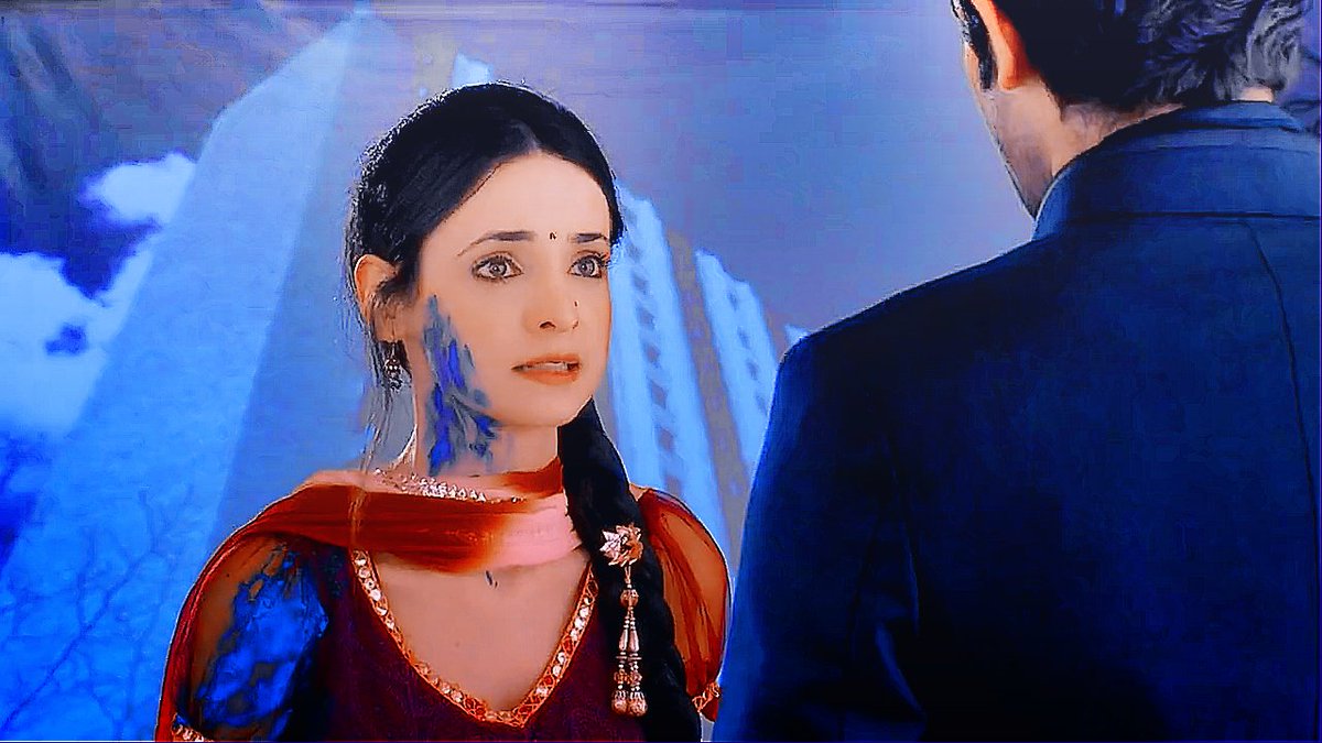 K - "Hamare liye udaar ka Ek rupay bhi zyaada, Aur Mehnat ka Ek lack bhi kam, Hame aapke pacchis hazaar rupay vaapas karne bsss "Ps - Their eyes  #Arshi  #RabbaVe  #IPKKND #SanayaIrani  #BarunSobti