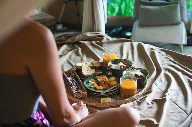 Starting the day with breakfast in bed be like 😋✨ 📸 <a href="/nicola_travels/">Nicola Steen</a> ift.tt/3ak2aU5