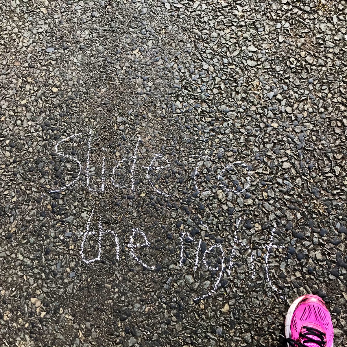 karinmckenny's tweet photo. Made the most of our one trip out today to chalk up challenges to our neighbours, young and old. Really neat idea and brightened up what’s becoming a pretty repetitive loop (and it’s only day three!).
Thanks @Mr_Minchin for the idea ❤️ #fortherunners https://t.co/nyNpRTTsFa