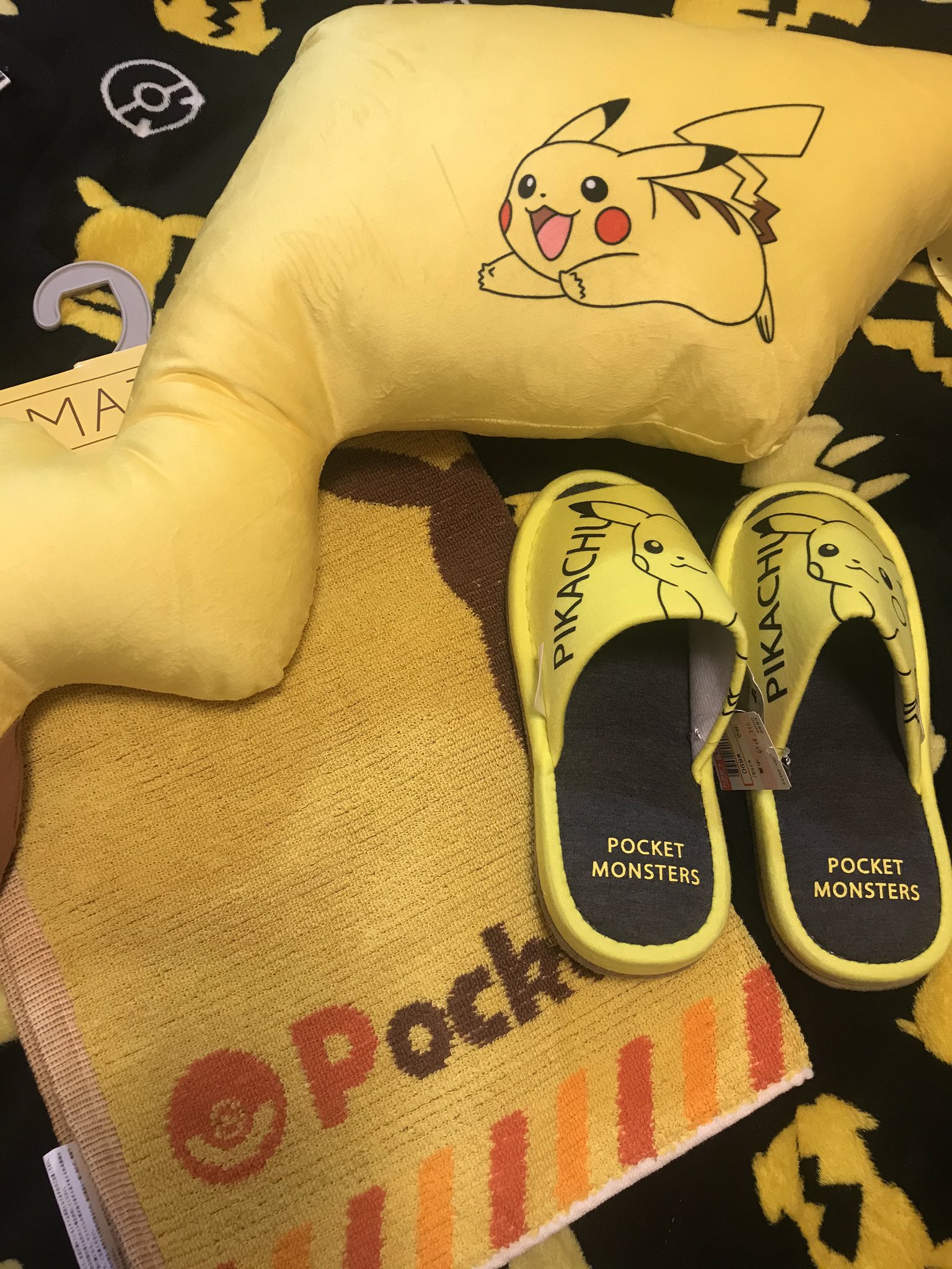 公式ポケモンピカチュウのしっぽ 抱き枕