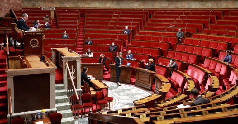 force_ouvriere's tweet photo. Loi d'#UrgenceSanitaire : et les mesures de protection de la #Sante des travailleurs ?

Les #salariés s'inquiètent de certains articles de la loi d'urgence sanitaire qui, pour le moins, prend des libertés avec les droits inscrits dans le #Codedutravail.
>> https://t.co/BY3dMnlSM4 https://t.co/FFdnAlghGm