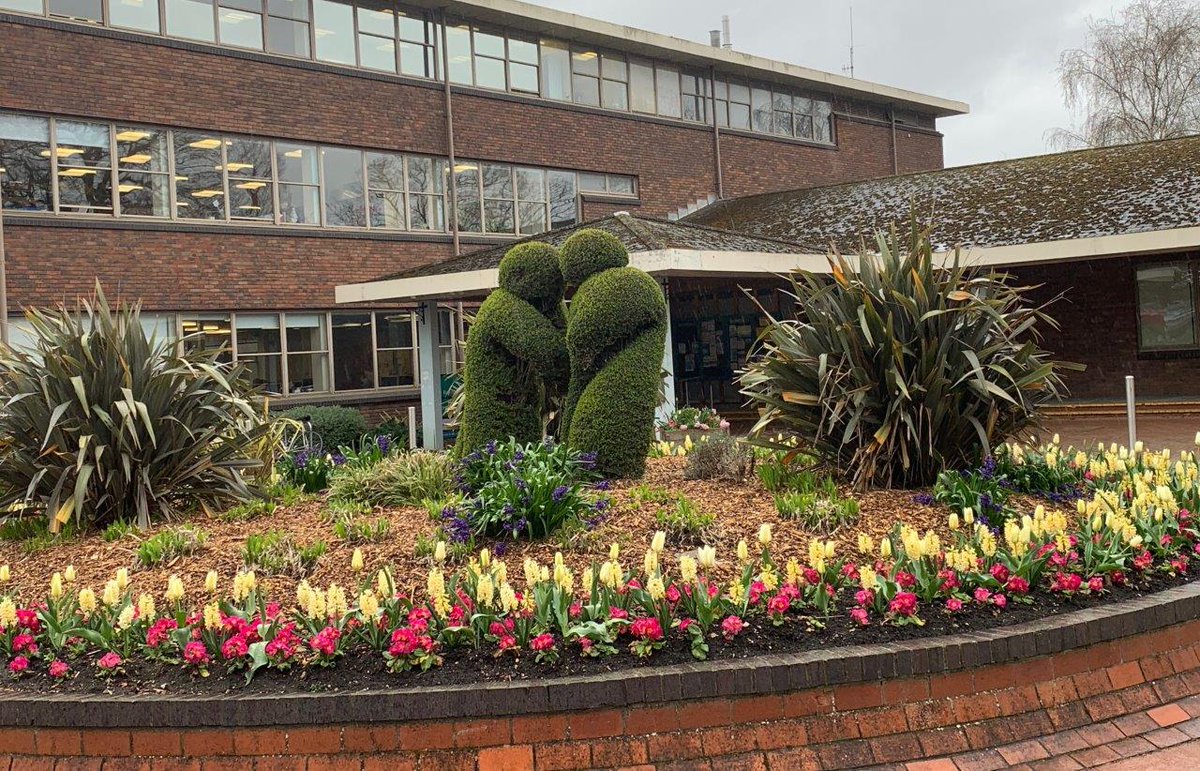 NetFarnborough's tweet photo. So that we can keep our staff and customers as safe as possible during these difficult and unique times, we are closing public access to the council offices after close of business today (Monday 23 March). #Farnborough #LoveFarnborough #Hampshire #Stayhom https://t.co/PYRGIVZl4N https://t.co/NizbVCeyQG