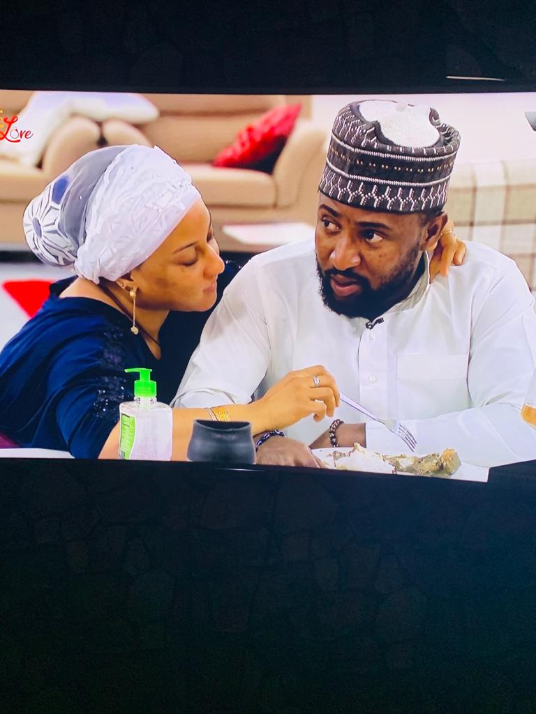 VvryVvry's tweet photo. Final voting starts 10pm...if you have been enjoying their journey, pls help crown them the winner... Vote online and sms #VOTERoksieto32052 #Roksie #UltimateLoveNG https://t.co/BbIETbQJRH