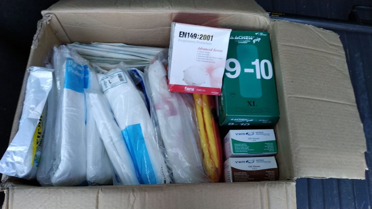 Hemos entregado diez cajas de guantes, dos de mascarillas y algún otro material que usamos en las exhumaciones para se se utilice en un centro sanitario, donde ahora urge. 

La memoria histórica también es esto. 😉😉😉❤💛💜