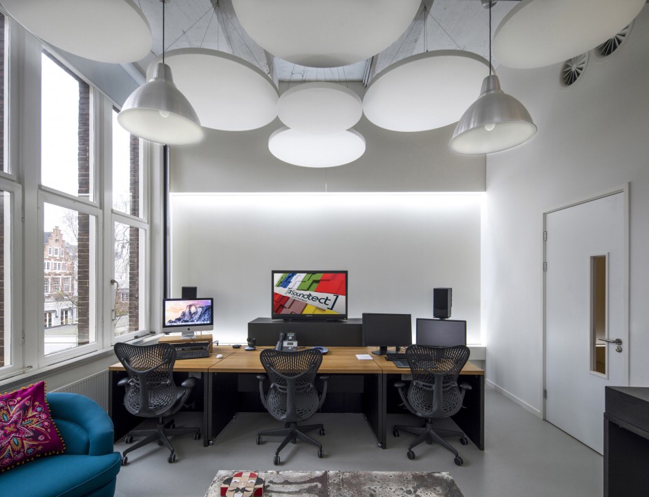 Soundtect's tweet image. How about this for some #HomeWorkspace Inspiration ☁️🌈 One of our residential projects featuring our #soundtect #circles #Acoustics #FeatureCeiling  #calmworkspace @CDWfestival #DesignTogether