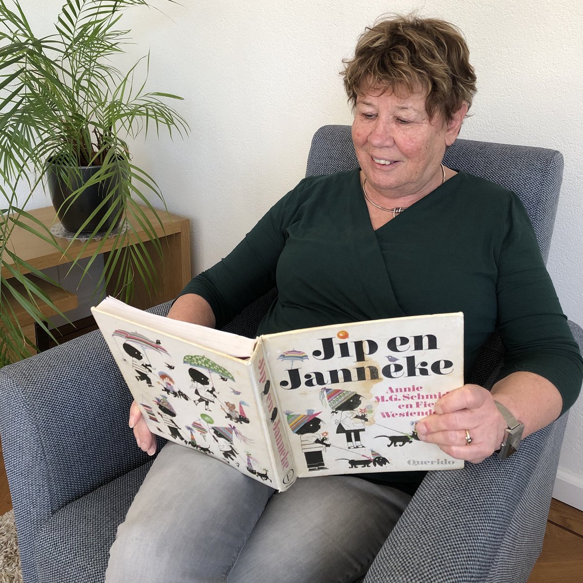 Nu de scholen gesloten zijn, leek de taak van Carla Dorrepaal als voorleesoma ook stil te liggen. Maar niets is minder waar.😍 Carla: "Ik maak nu video's waarin ik voorlees!" 📚

zcu.io/lLjR 
#kijkopbr #bodegraven #voorleesoma #voorlezen #videovoorlezen #steunelkaar