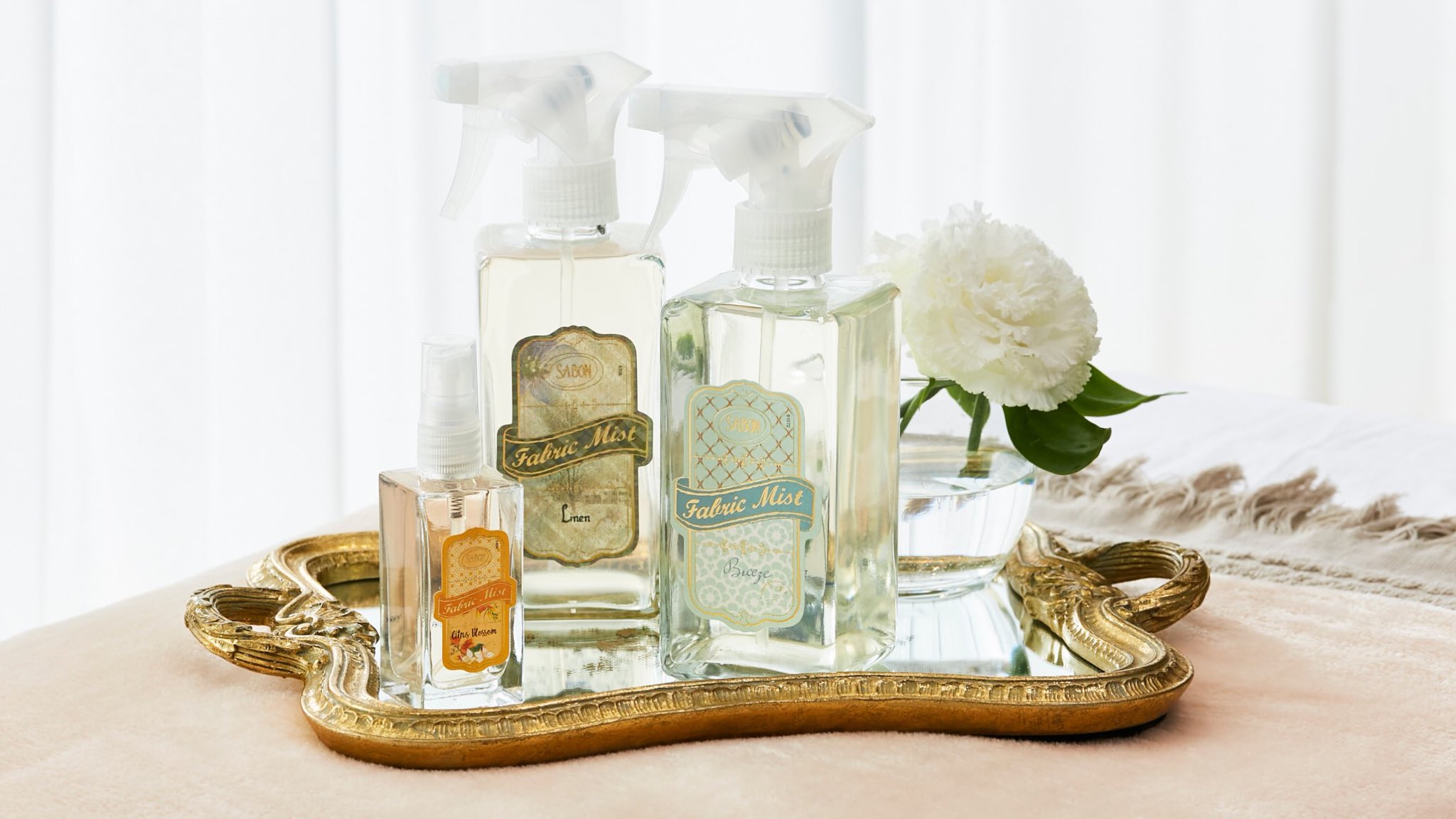 サボン Sabon 公式 ファブリックミストに Breeze の香りが登場 カーテンなどにシュッと一吹きして香りを楽しむファブリックミストに 華やかで透明感あふれる香り ブリーズ が登場 柔らかな日差しと心地よい香りに包まれて目覚めた朝が いつもより サボン Sabon 公式 ファブリックミストに Breeze の香りが登場 カーテンなどにシュッと一吹きして香りを楽しむファブリックミストに 華やかで透明感あふれる香り ブリーズ が登場 柔らかな日差しと心地よい香りに包まれて目覚めた朝が いつもより