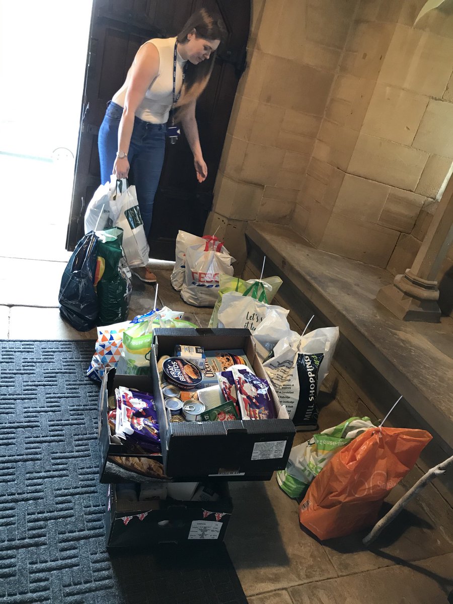 harry_gwinnett's tweet photo. Food going out today from the Foodbank (via social services) thanks to everyone who is donating - every little counts please keep donating https://t.co/Pq4MqMVmLb