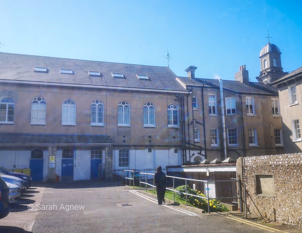 @BrightonGeneral At Brighton General
#brightongeneral #brightongeneralhospital #brightonhistory #brightonbuildings #beautifuloldbuildings #brightonpeople #infirmary #workhouse #kitchenerhospital #brightonlife #lovebrighton #igersbrighton #IloveBrighton #historicbuildings #architecturelovers