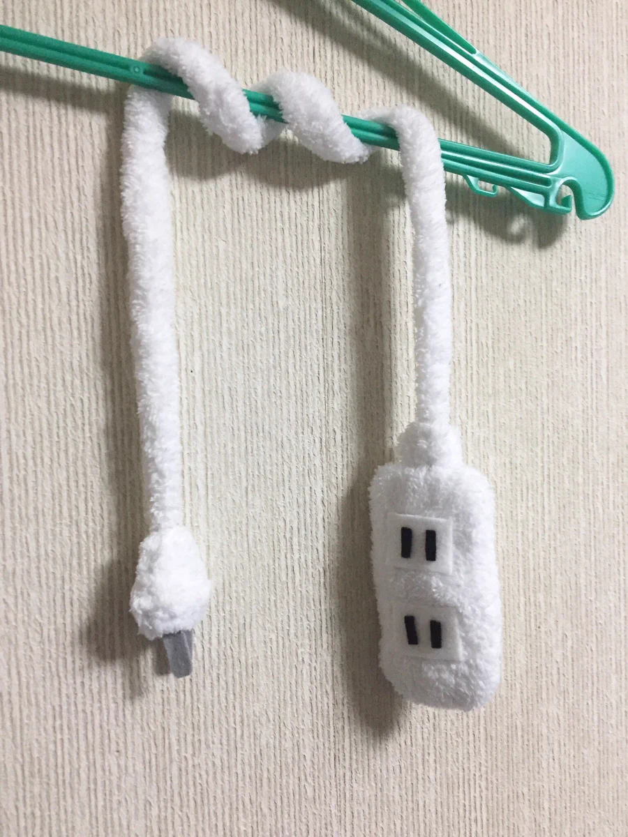 何とも不思議な手作りぬいぐるみ！まさかの延長コードのぬいぐるみ‼