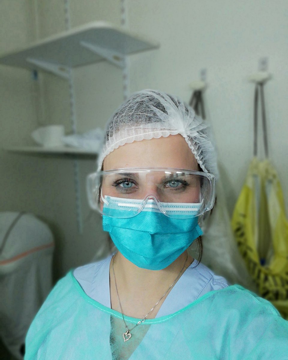 Le premier que je chope à pas respecter le confinement je lui fais bouffer mon masque, ma blouse, mes lunettes, ma charlotte. C'est clair ?

#ResteChezToiPutain