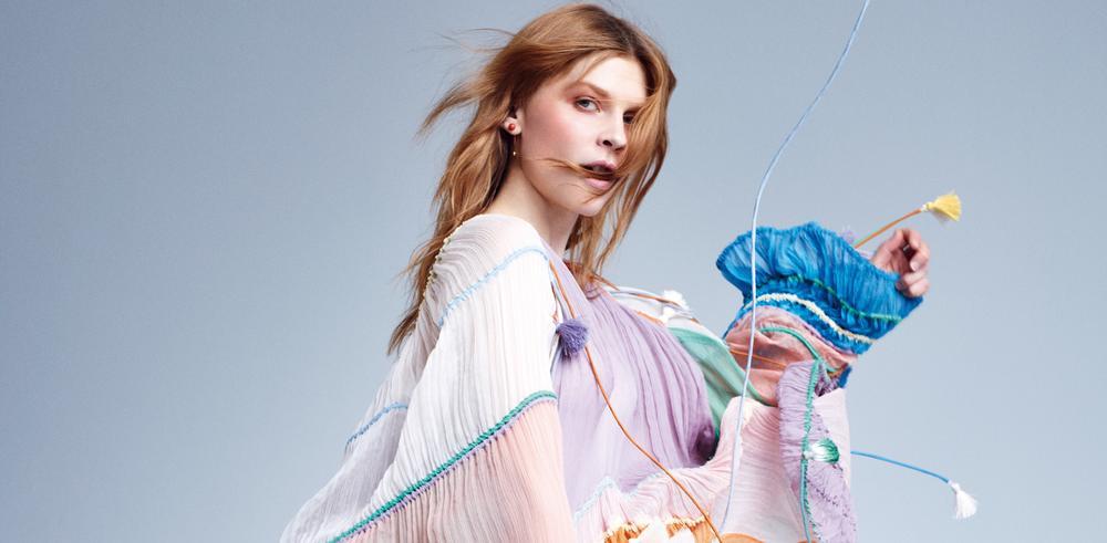 Telerama's tweet photo. Clémence Poésy est la marraine de la @lafeteducourt, qui s’invite cette année à domicile !
https://t.co/siJC5MWHI2 https://t.co/YqDfNybqMx