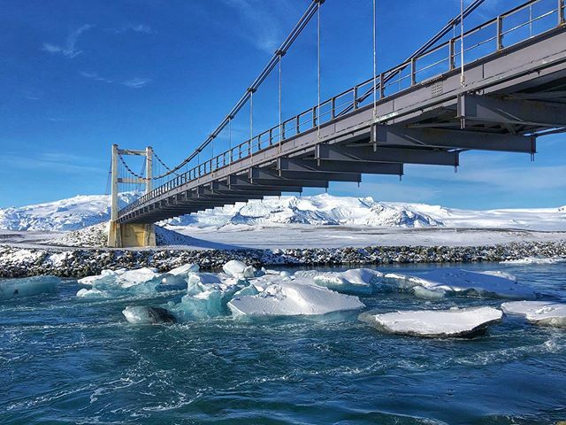 Stridass's tweet photo. Souvenirs du glacier #jokulsarlon en Islande🗻❄️ 🧊 Poke au docu #surlefrontdesglaciers d’ @hugoclementk à regarder absolument en replay sur France2. Ça parle réchauffement climatique et fonte des glaciers avec les conséquences catastrophiques que cela… https://t.co/H5zYm4eMFr https://t.co/2vVdQuDr3c