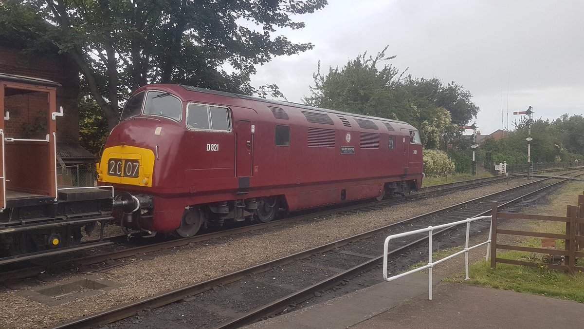 Here's a bit of #warshipwednesday 
D821 Greyhound at the Gcr diesel gala last year about to run round #railway #class42