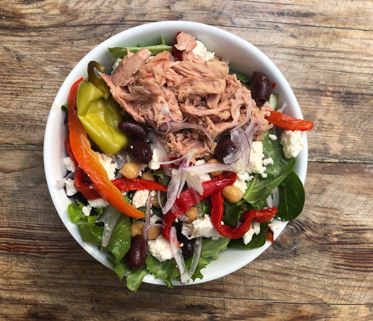 littlepecks's tweet photo. Lunch Special: Greek salad w/oil cured tuna https://t.co/fCYRx4i3bo