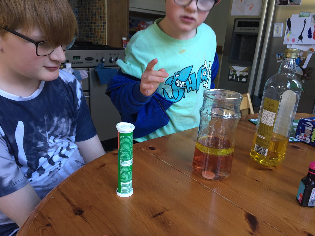 fee6bee's tweet photo. Chemistry corner in our house today. We like things that fizz! @4EB_LPS https://t.co/cdTY4MKB1z